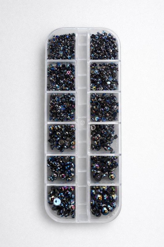 Queen - Black Fluorescent Pearls - #05
