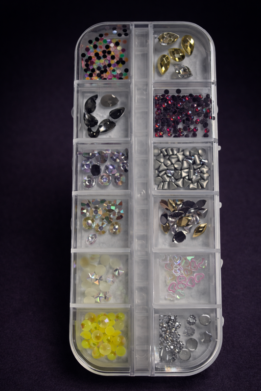 Queen - Rhinestones -Pearls - Confettis- #68