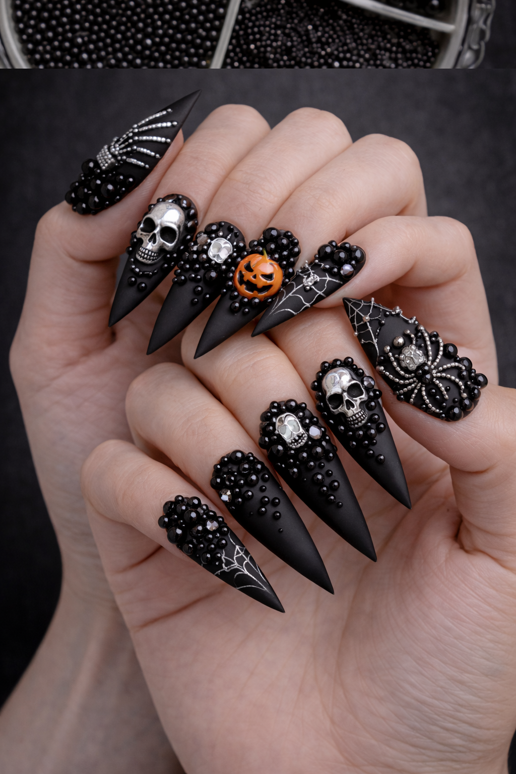 Queen - Black Beads - #88