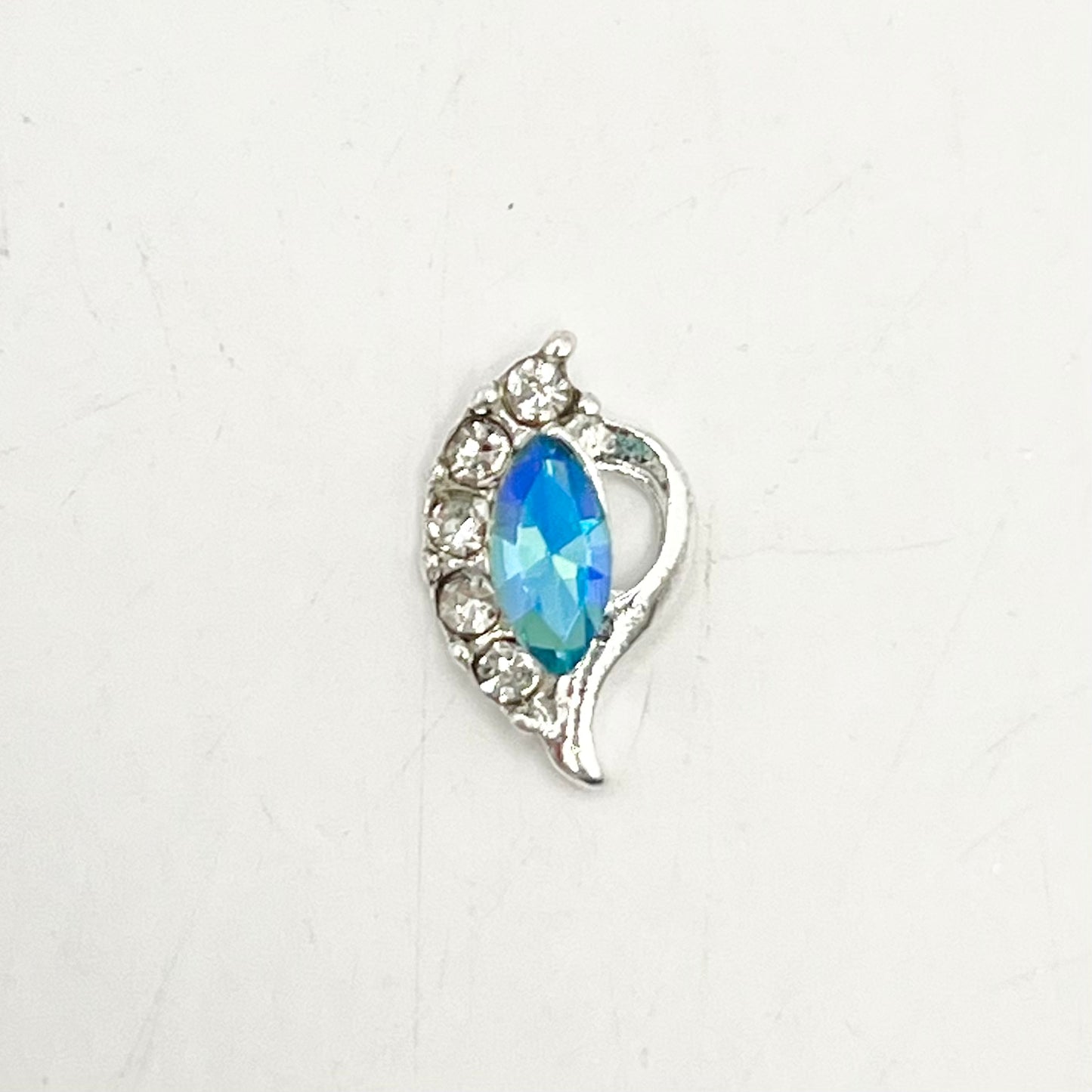 Queen - Nail Charms 10pc - #183 Silver Blue Iridescent Leafs with Crystals