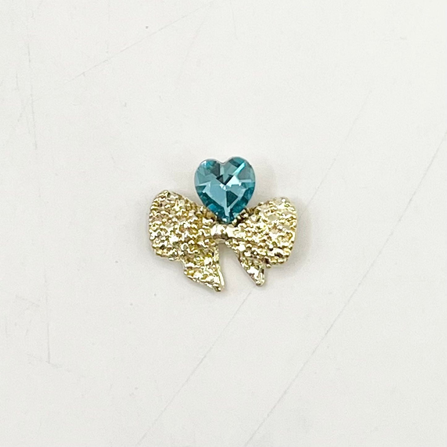 Queen - Nail Charms 10pc - #169 Gold Bows with Blue Heart Gem