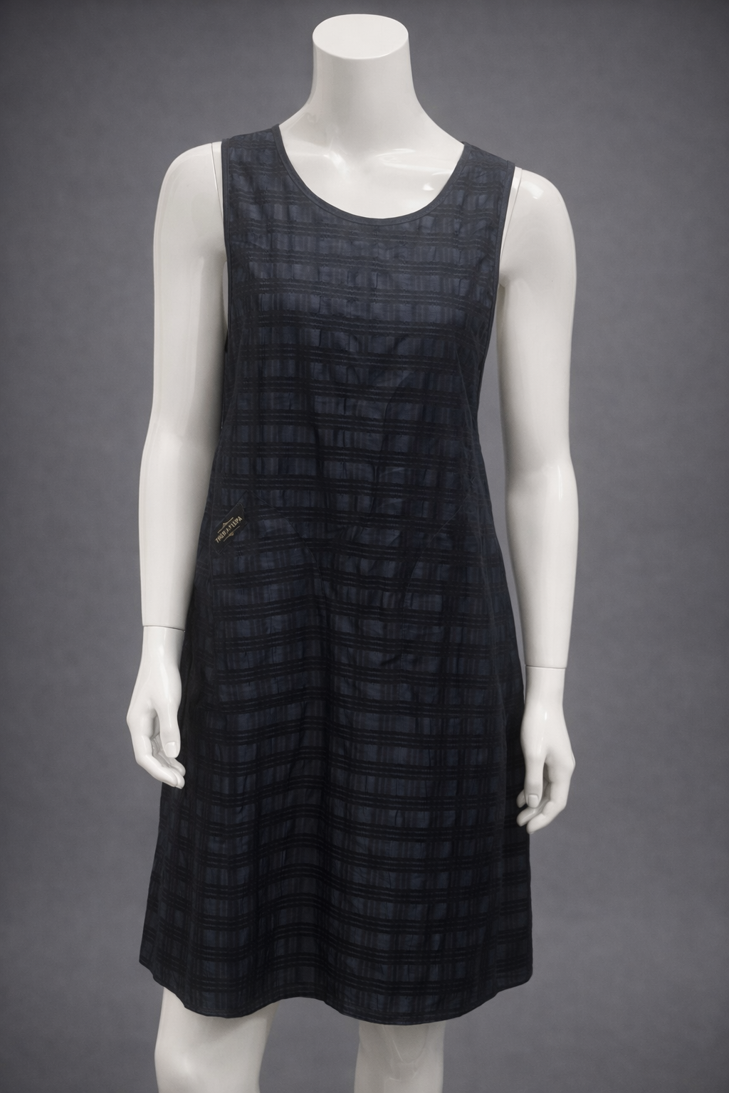 Therapispa - Apron Round Neck W/Button - Checker