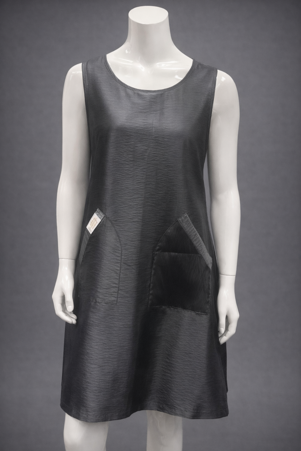Therapispa - Apron Round Neck W/Button - Gray