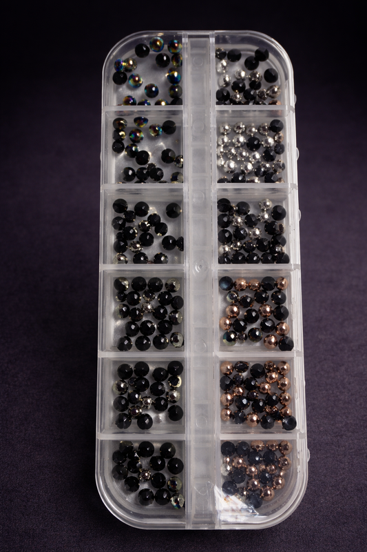 Queen - Black Beads - Pearls - 3D - #73