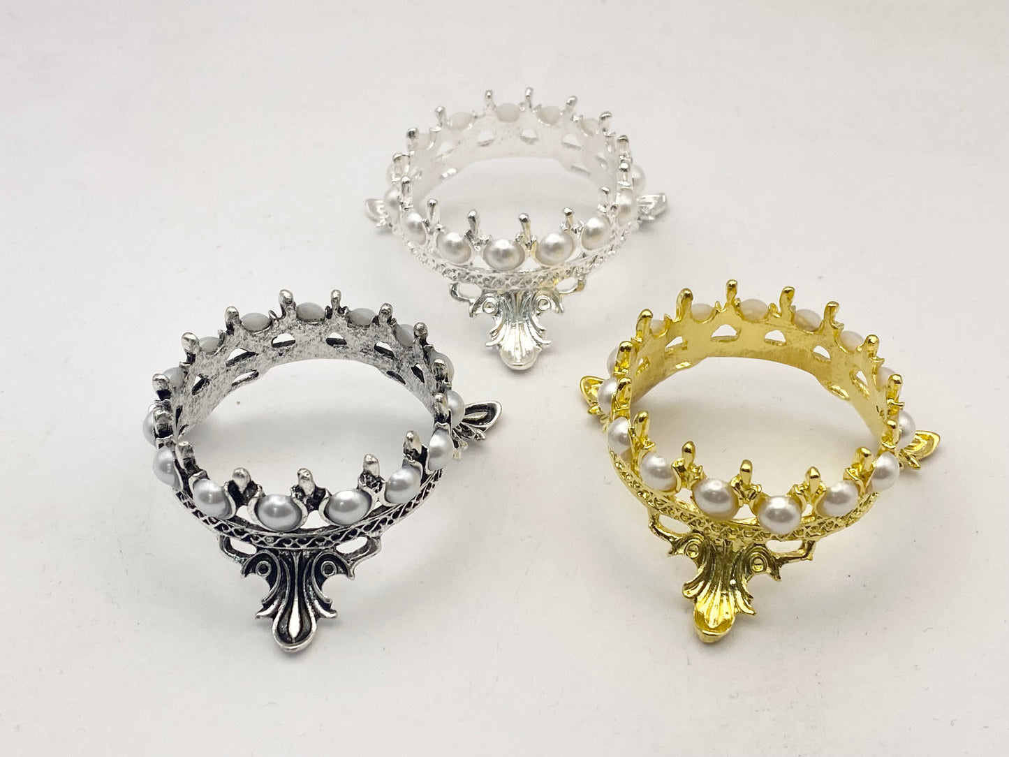 Fierce Beauty - Crown Brush Stand